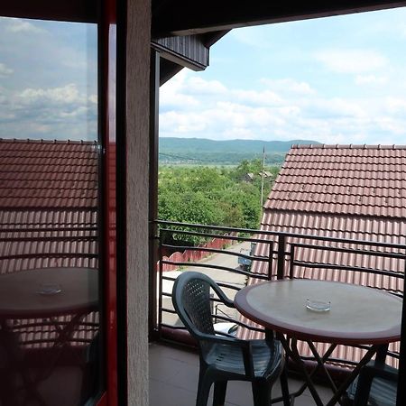Pensiunea Arthur Râmnicu Vâlcea Extérieur photo
